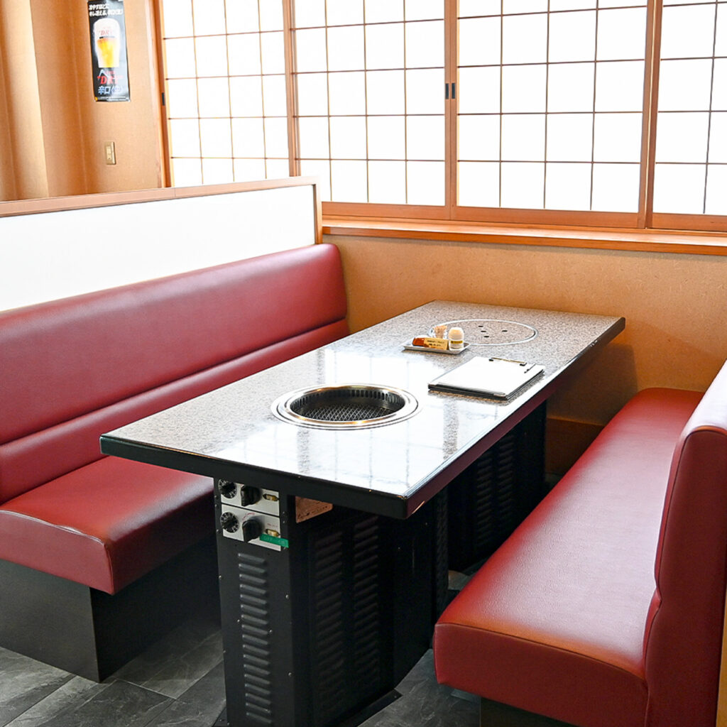 「おいしいお肉」と「笑顔」をお届けするホールスタッフ募集中